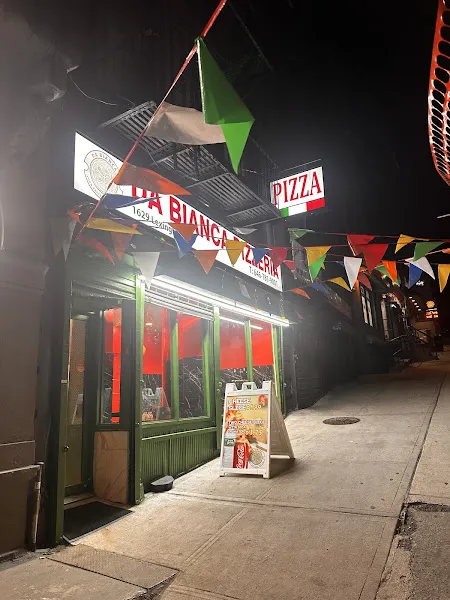 DA BIANCA PIZZERIA ð®ð¹ — pizza restaurant in New York City
