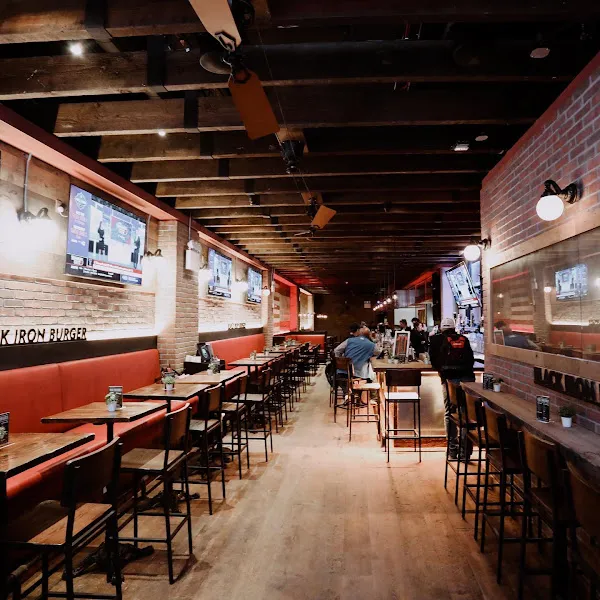 Black Iron Burger Theater District | Hamburger restaurant Bar — burger restaurant in New York City