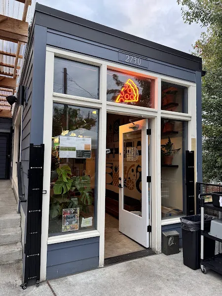 Pan Con Queso — pizza restaurant in Portland