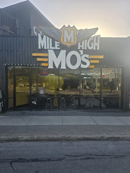 Mile High Mo's Austin - First Class Food — dog-friendly restaurants in Austin