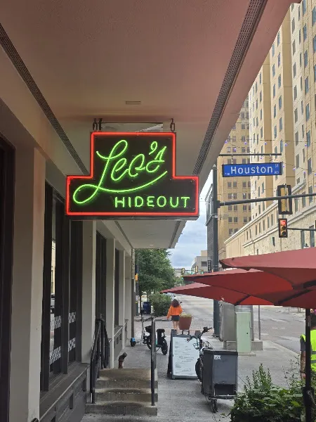 Leo's Hideout — pizza restaurant in San Antonio