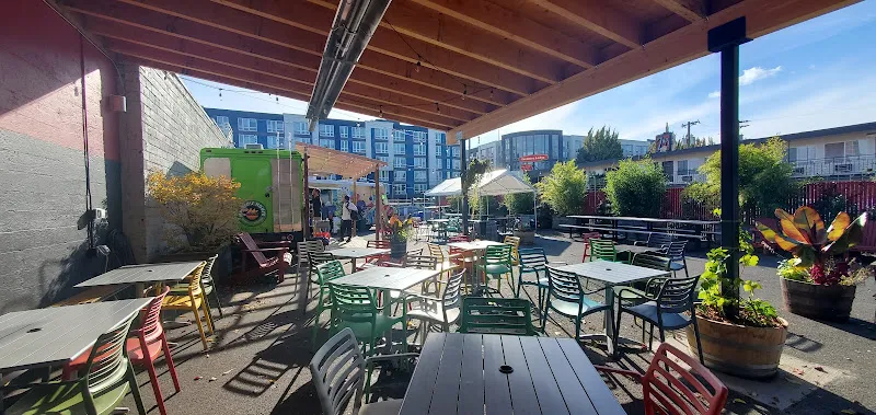 MidCity SmashedBurger @ Level Beer: Level 3 Buckman Kerns — burger restaurant in Portland