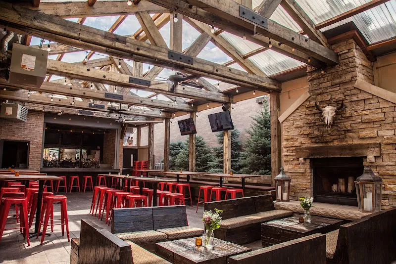Frontier Chicago — burger restaurant in Chicago
