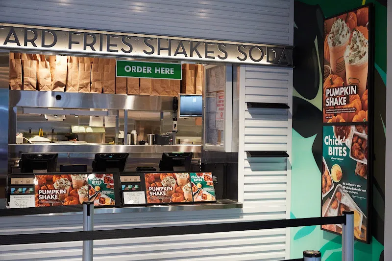 Shake Shack Willis Tower — burger restaurant in Chicago