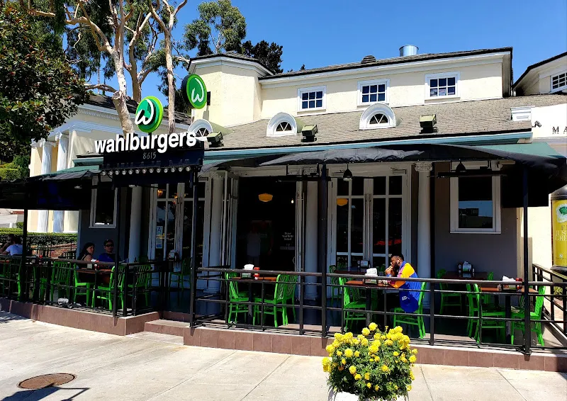 Wahlburgers — burger restaurant in Los Angeles