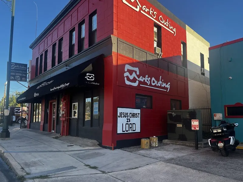 Mark's Outing — burger restaurant in San Antonio