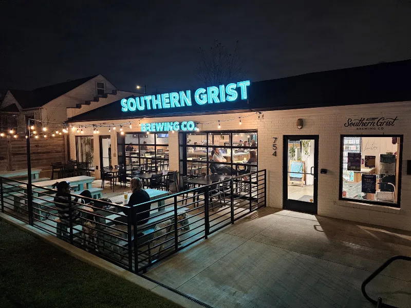 Lauter — dog-friendly restaurant in Nashville