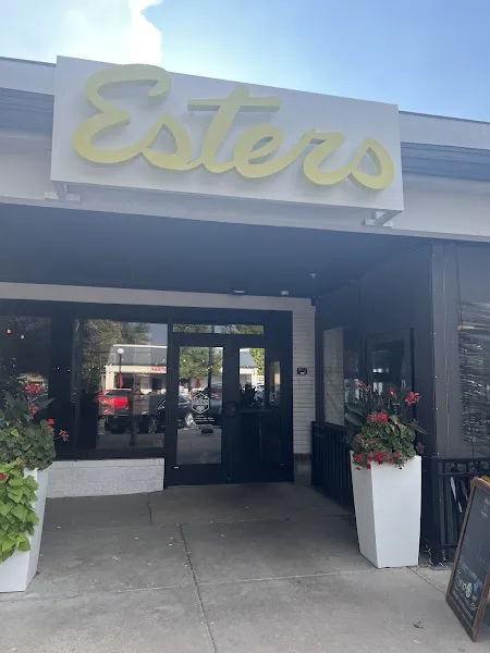 Esters Oneida Park — pizza restaurant in Denver