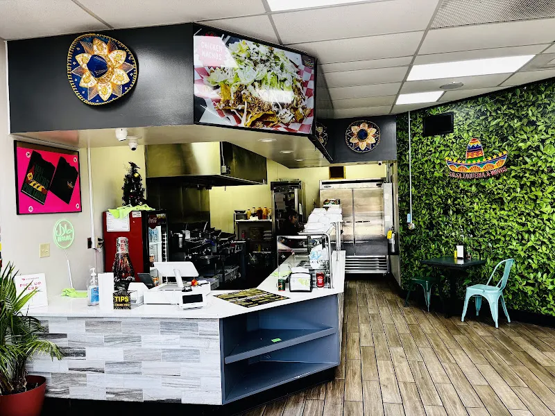 Salsa Taqueria & Wings — mexican restaurant in Atlanta