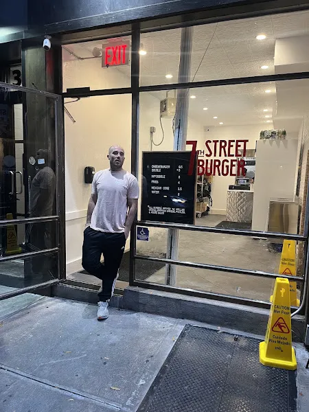 7th Street Burger Turtle Bay — burger restaurant in New York City