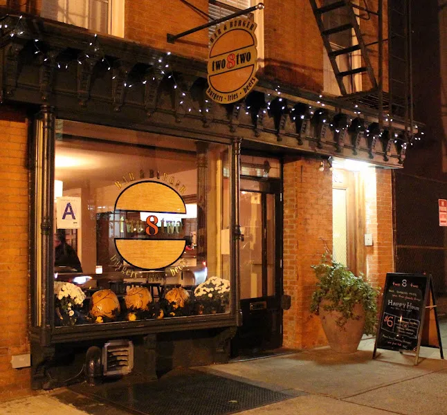 two8two Bar & Burger — burger restaurant in Brooklyn
