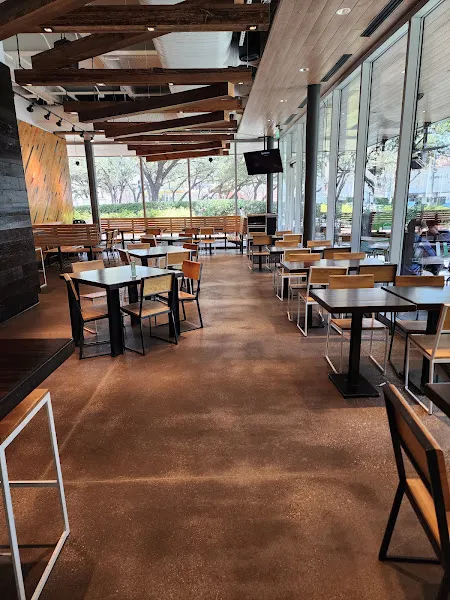 Shake Shack Dallas, Uptown — burger restaurant in Dallas