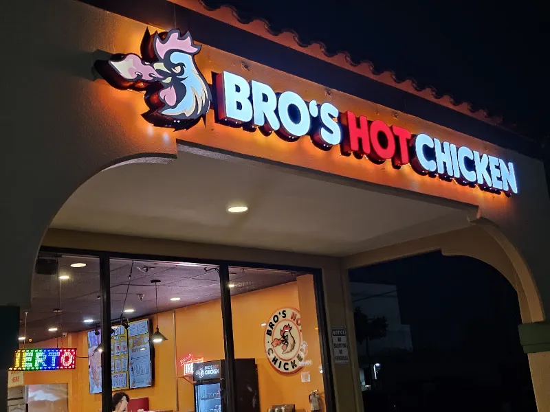 Bro's Hot Chicken — dog-friendly restaurants in Miami