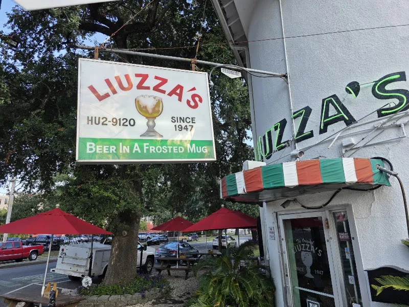 Liuzza's Restaurant & Bar — italian restaurant in New Orleans