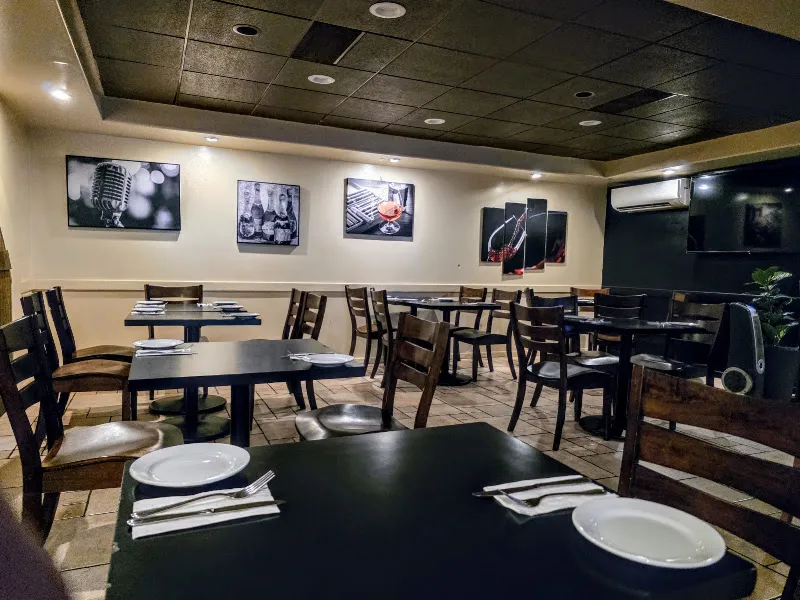 Mezzo Bistro & Bar — italian restaurant in Honolulu