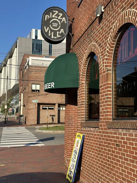 Pizza Villa — pizza restaurant in Portland
