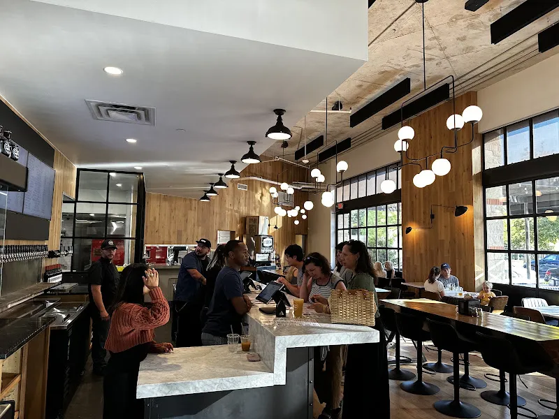 Aviator Pizza & Drafthouse — pizza restaurant in Austin