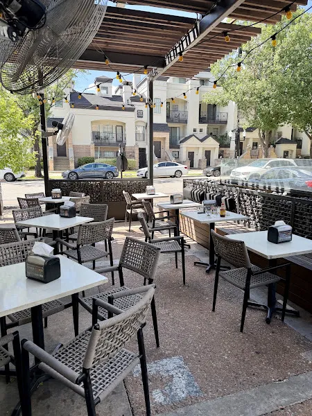 Village Burger Bar — burger restaurant in Dallas
