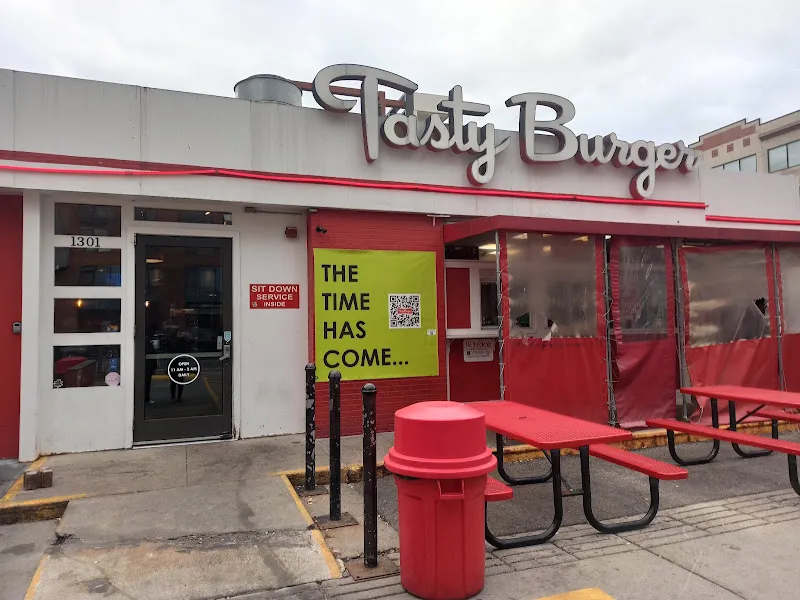 Tasty Burger — burger restaurant in Boston