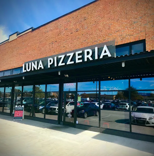 Luna Pizzeria — pizza restaurant in Houston