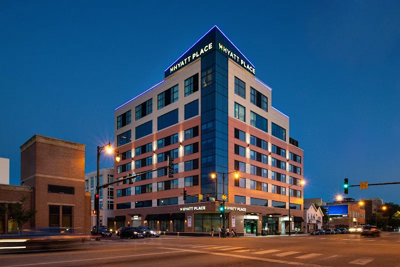 The Leavitt Street Inn & Tavern