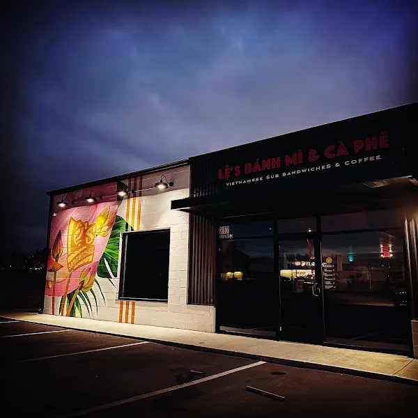 Le's Sandwiches & CafÃ© — takeout restaurant in Charlotte