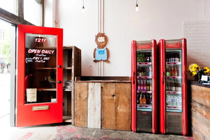 Lil Woody's Capitol Hill — burger restaurant in Seattle